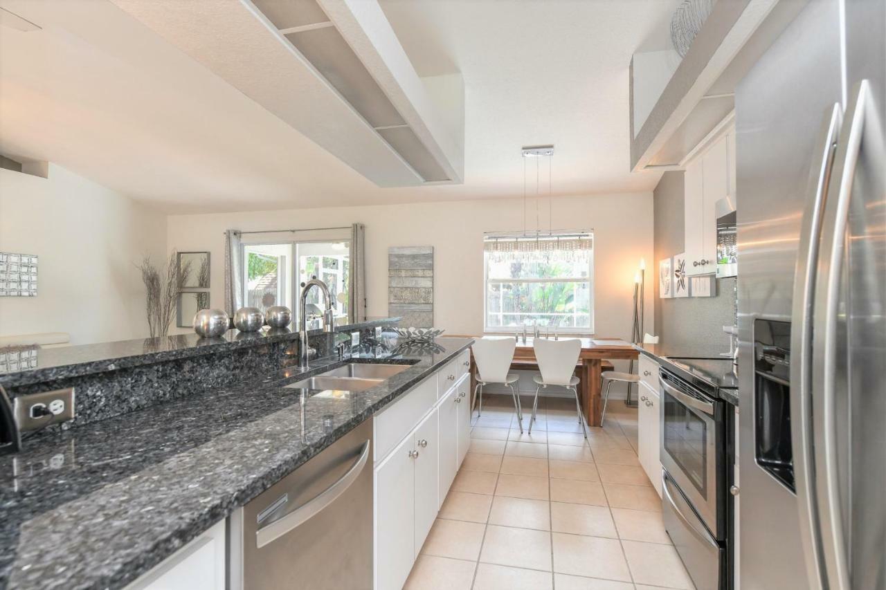 Contemporary Pool Villa I - Pool & Jacuzzi - Nearby Beach Βενετία Εξωτερικό φωτογραφία